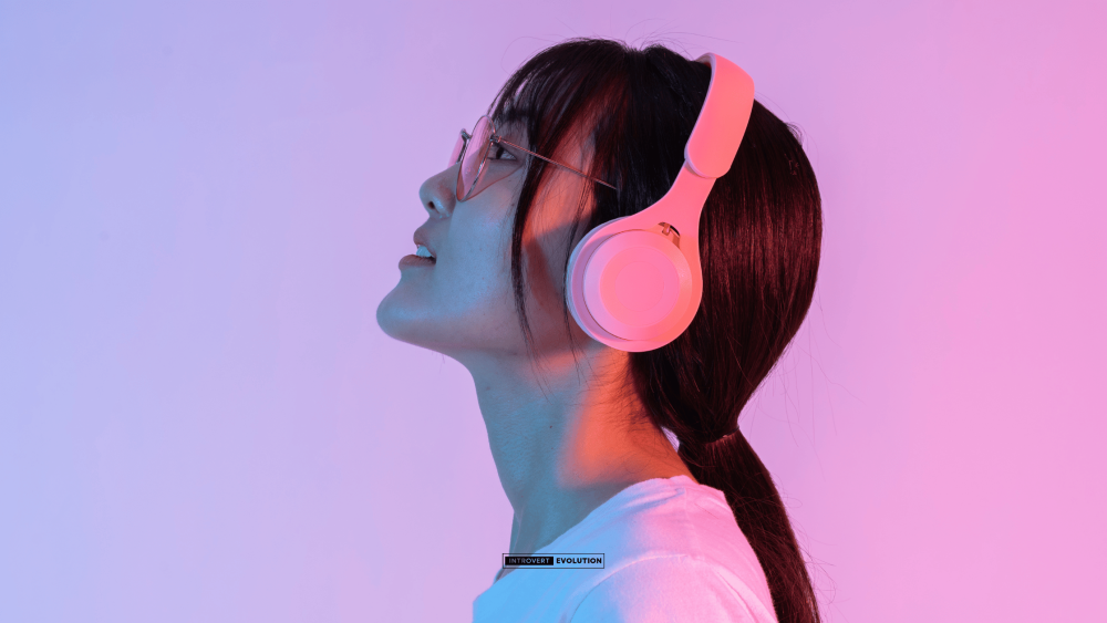 Noise Cancelling Headphones - image of woman with headphones 